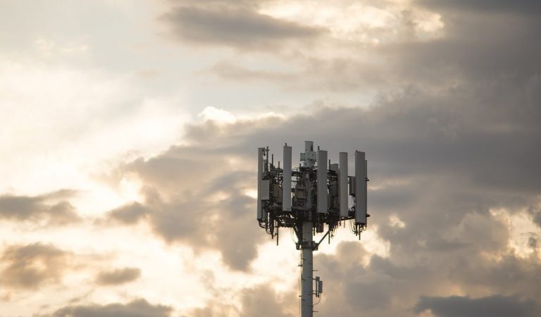 Brasil alcança 100 mil antenas, mas conta com 4 mil pedidos em espera