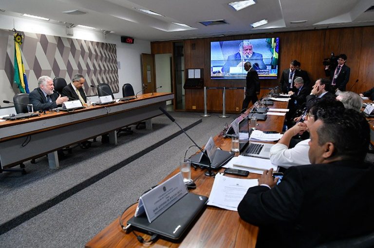 CCS convidará autoridades do governo para debater comunicações