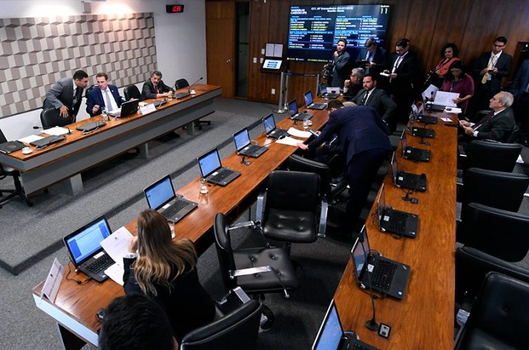 Senadores querem saber como será a implantação do 5G no Brasil