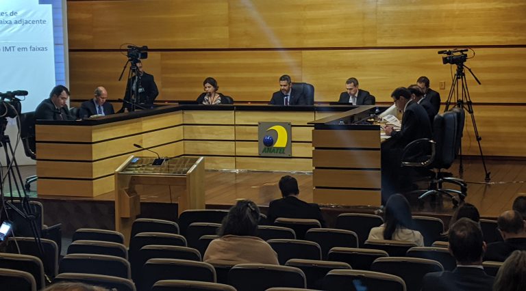 Conselheiros da Anatel trocam críticas durante reunião