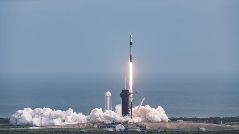 SpaceX lança mais 60 satélites da missão Starlink