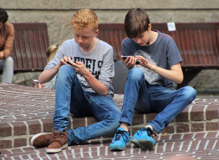 89% das crianças e dos adolescentes brasileiros são usuários de Internet