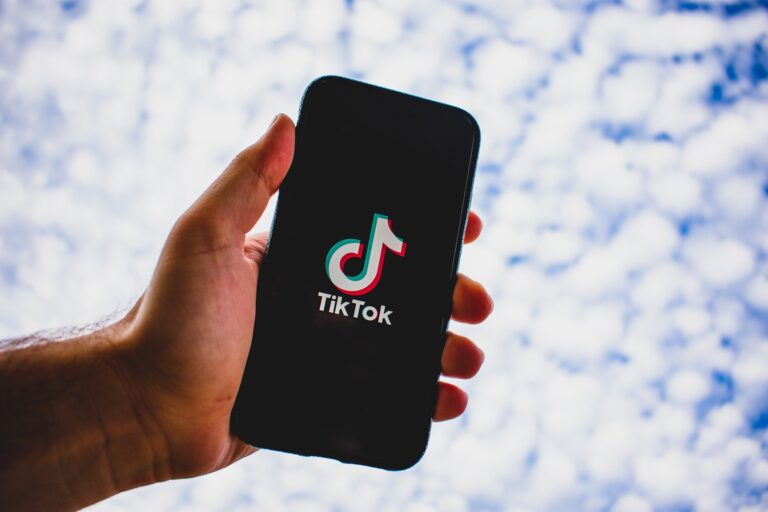 Avança nos EUA PL que pode restringir uso do TikTok no país