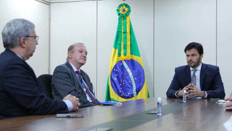 Ministro Fábio Faria destaca papel da  Telebras em programa de conexão por WiFi