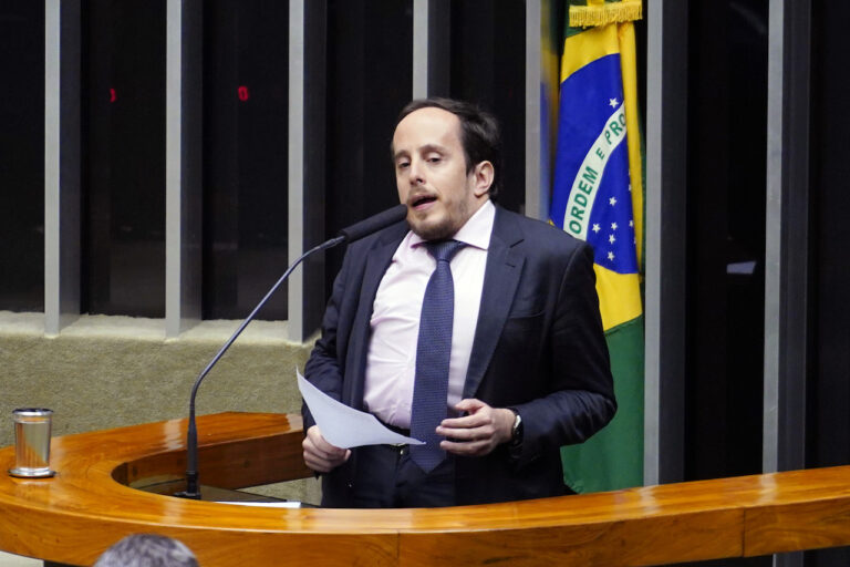 Deputado Paulo Ganime assume relatoria do PL das Fake News na CCTCI da Câmara