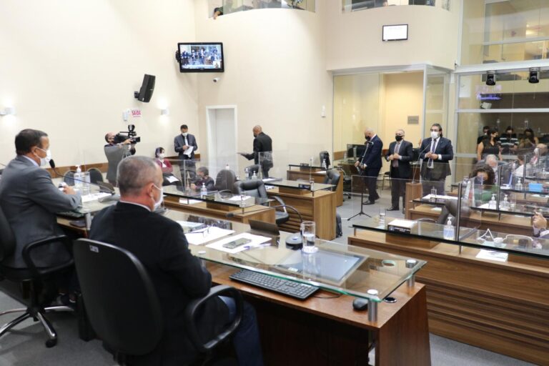 Câmara de Florianópolis derruba veto a poste multifuncional