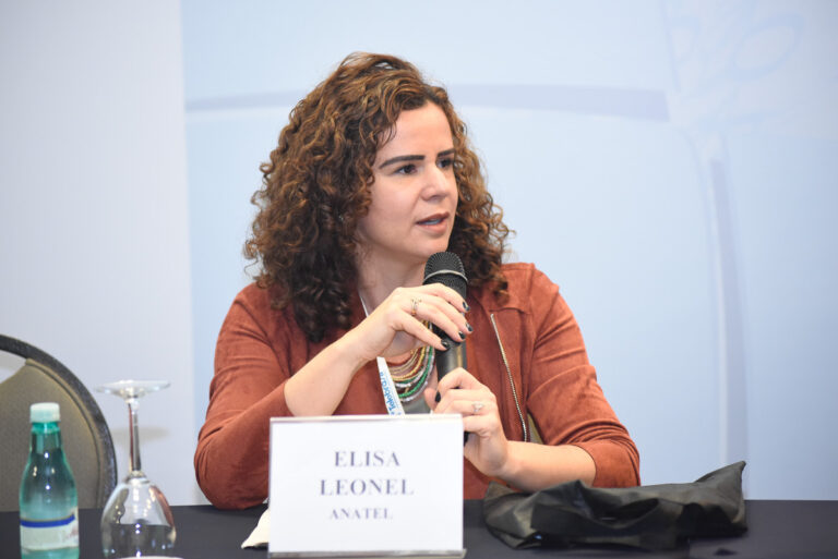 Operadoras precisam incorporar consumidor na agenda ESG, diz Elisa Leonel