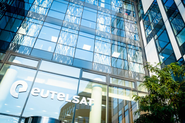 Eutelsat confirma negociações para fusão com OneWeb