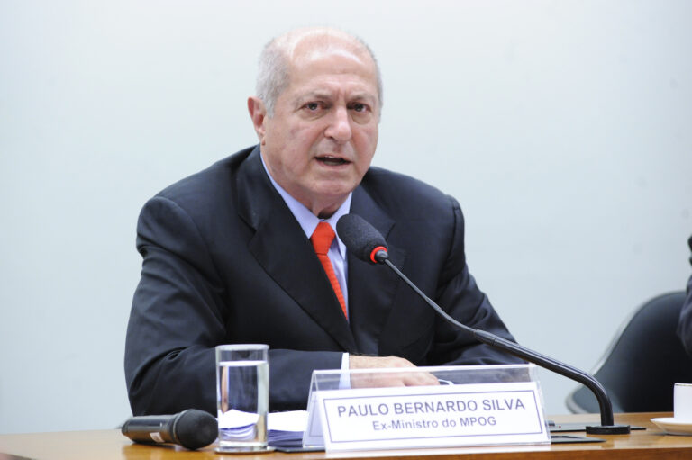 Ex-ministro Paulo Bernardo e mais três vão liderar comunicações na transição de governo