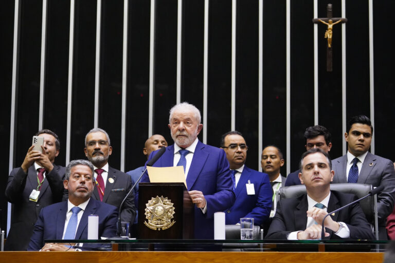 No discurso de posse, Lula destaca inclusão digital e combate à desinformação