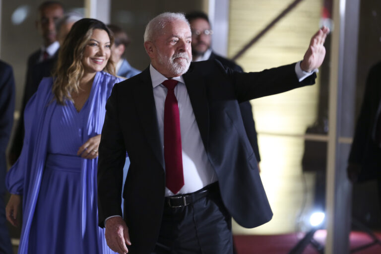 Lula tira Correios, EBC, Dataprev e Serpro de programas de privatização
