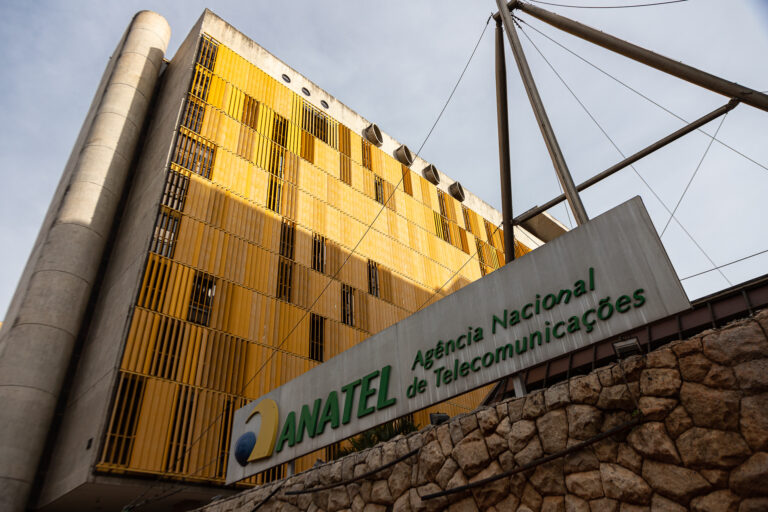 Anatel derruba restrição de acesso a contratos entre Vivo e Winity