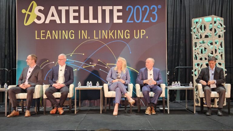 Novos concorrentes e tecnologias aumentam pressão por consolidações no setor de satélites, indica consultoria