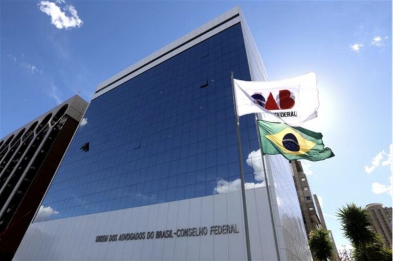 Comissão da OAB propõe sistema tripartite para regular plataformas no Brasil