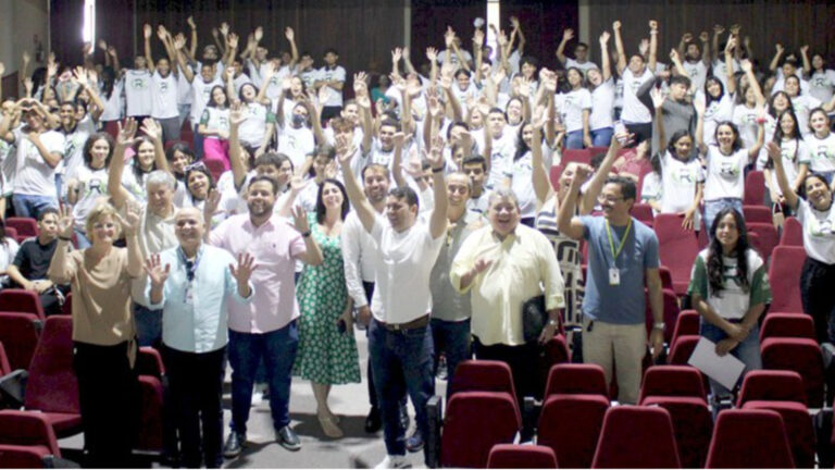 MCom certifica 280 alunos no programa Computadores para Inclusão em Maracanaú (CE)
