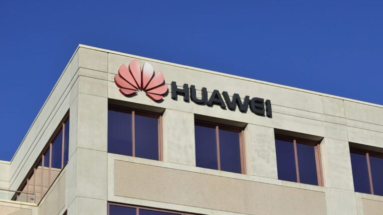 Huawei volta a crescer receita no primeiro semestre de 2023