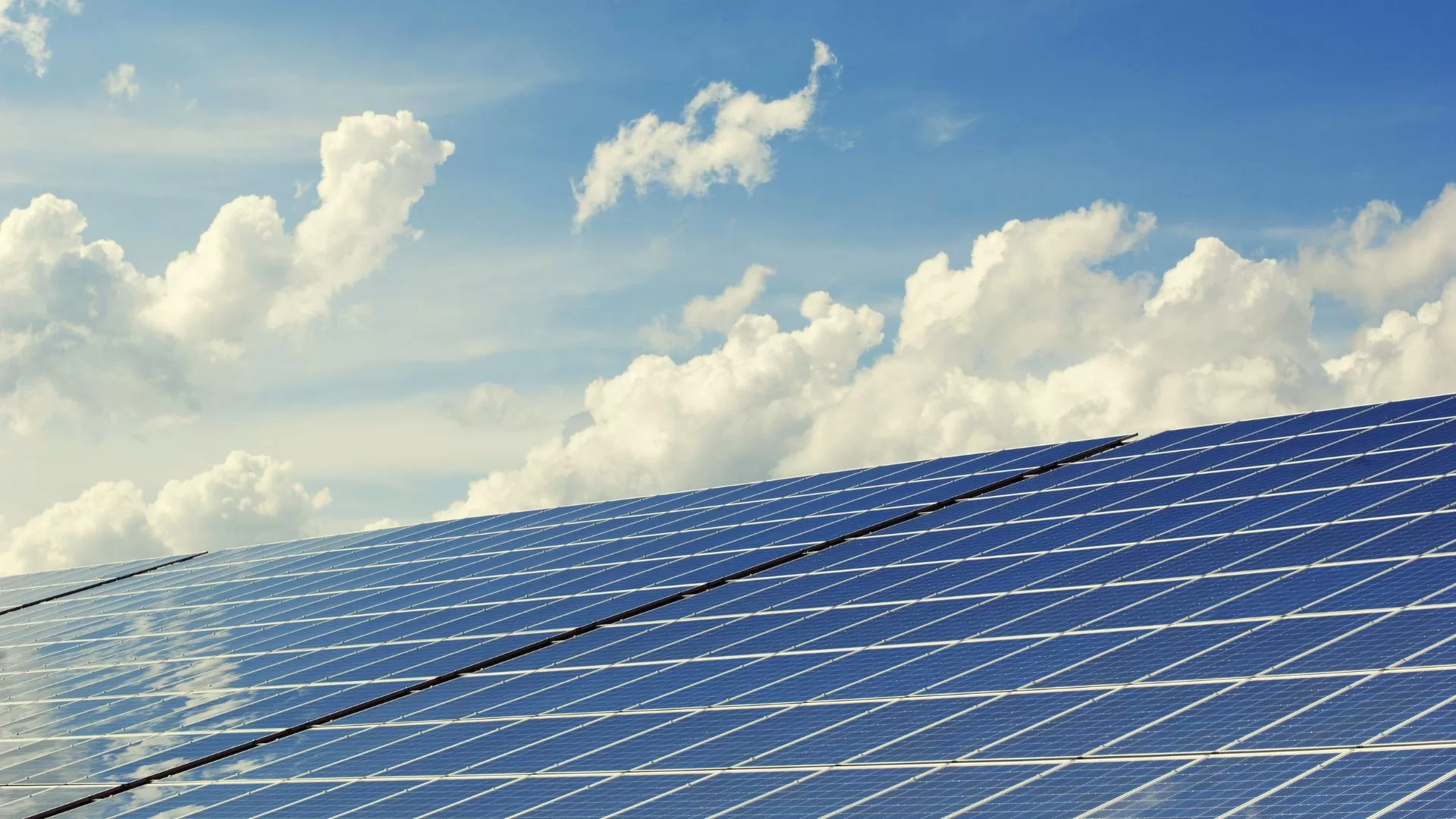 Energia solar chega a 35 GW e supera R$ 170 bilhões em
