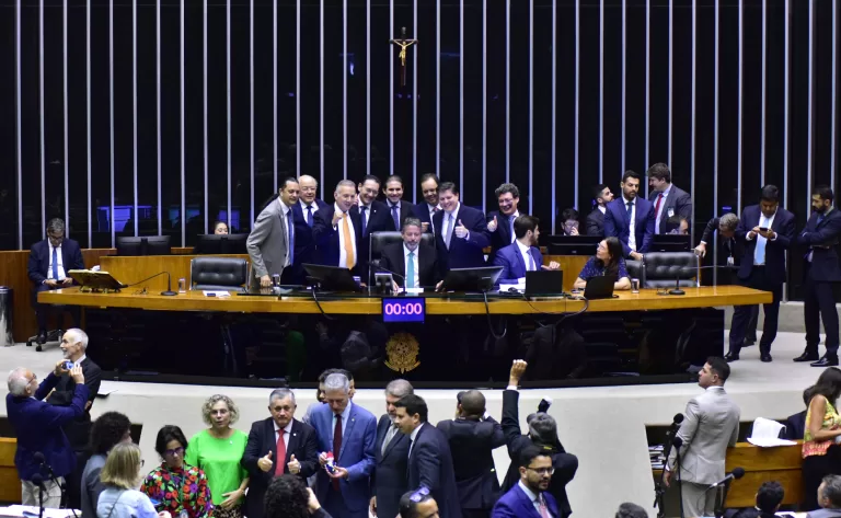Câmara  dos Deputados aprova texto final da reforma tributária
