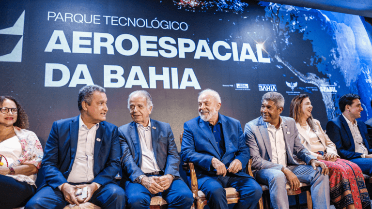 Lula assina acordo para Parque Tecnológico Aeroespacial da Bahia