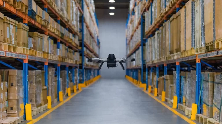 Ericsson e Qualcomm usam drone 5G com mmWave em fábrica inteligente