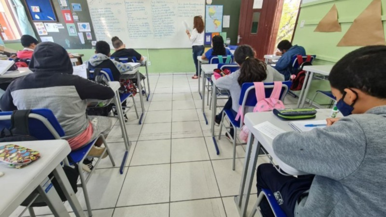 Anatel aprova nova fase de projeto para conectar escolas; RS será prioridade