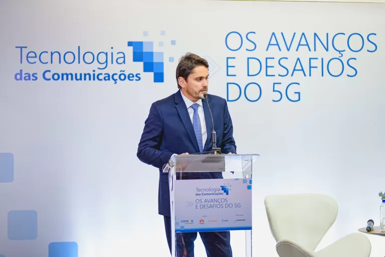 Juscelino destaca papel de telecom para avanço da indústria brasileira